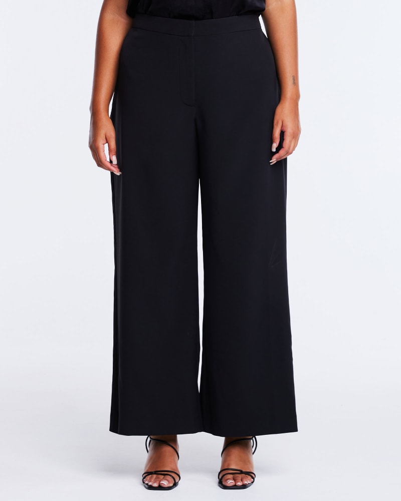 Front of a model wearing a size 22W Savannah Pant in Black by Estelle. | dia_product_style_image_id:315667